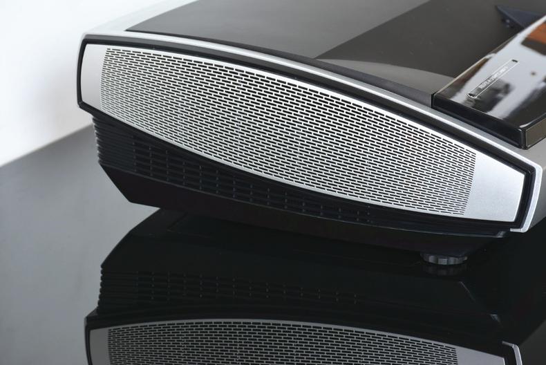 坚果u1激光电视一半出现条纹,坚果激光电视u1对比测评