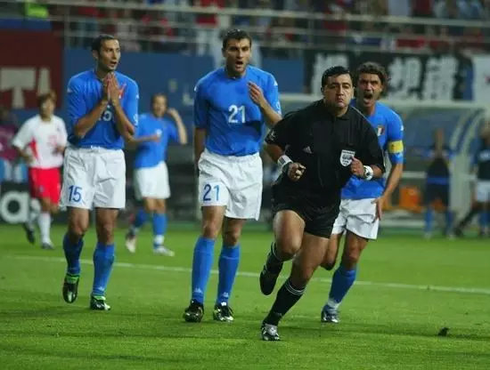 足球史上的十大黑哨比赛,足球裁判视角如何执法