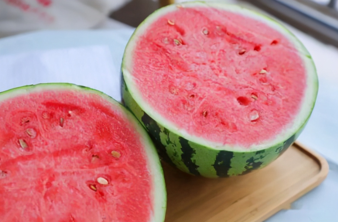 买西瓜要怎么挑,买西瓜技巧听声音高低