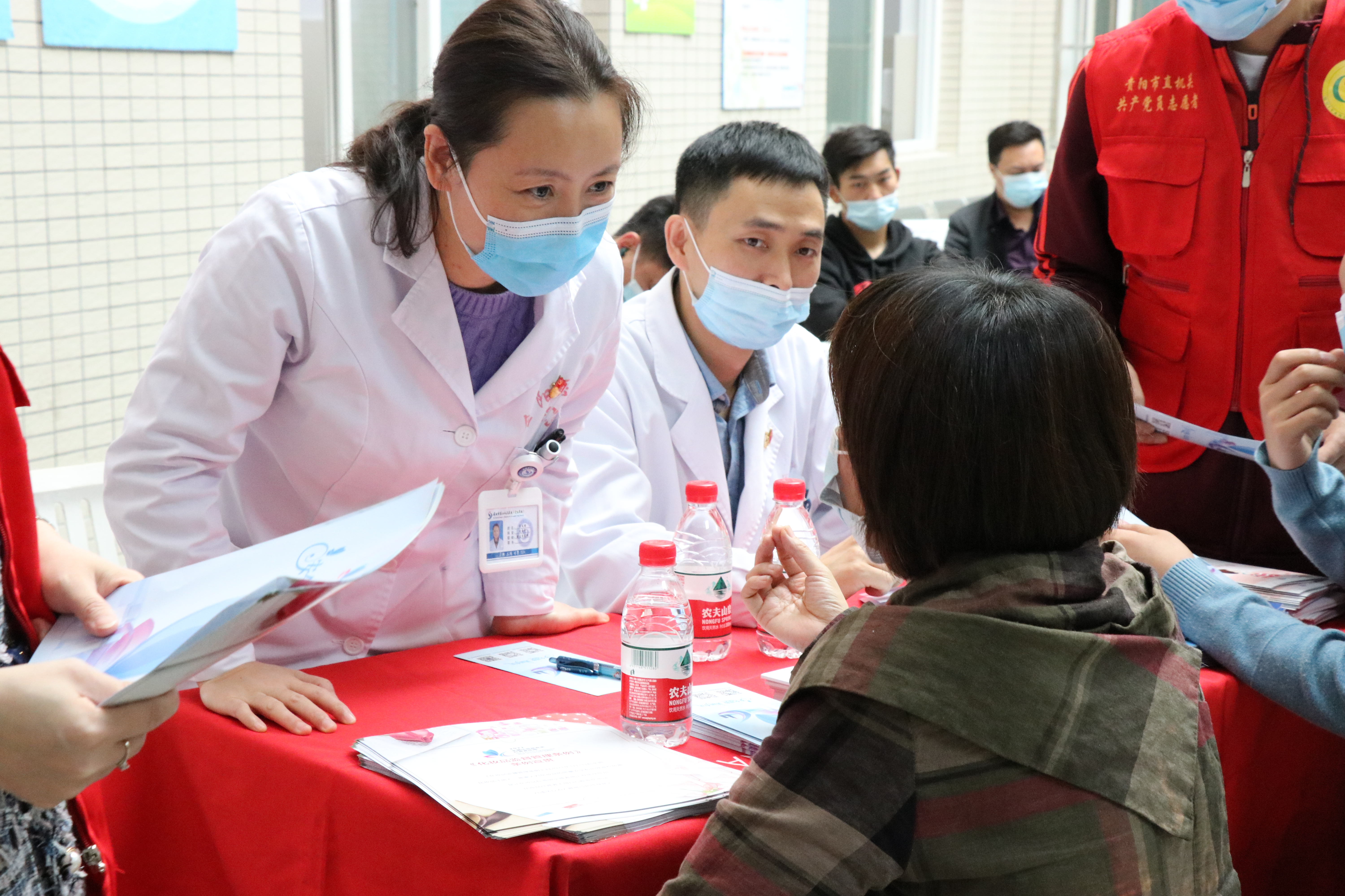 5.25爱肤日|“关注儿童用妆安全”专家义诊活动走进贵阳市二医