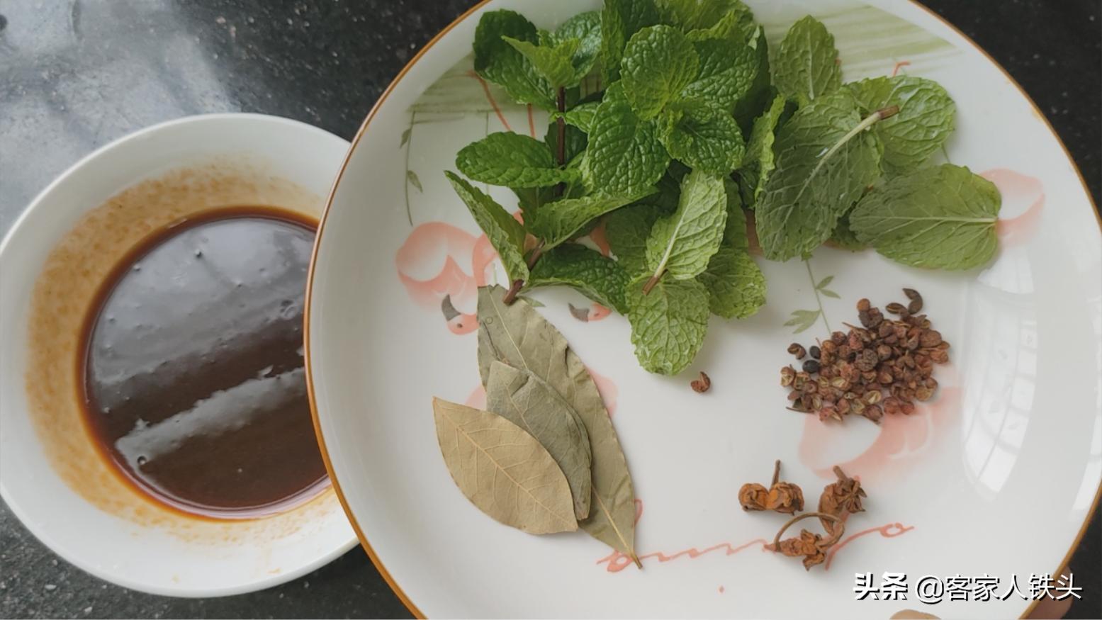 家庭版烤鸭酱料怎么调,吃烤鸭用的酱料咋做