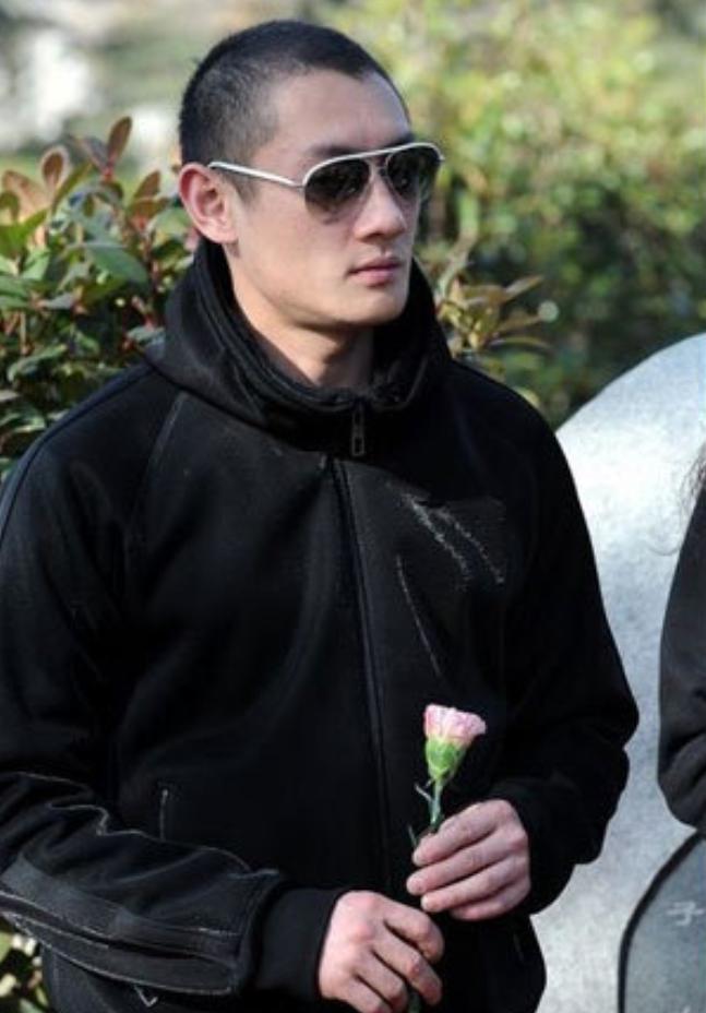 李钰男友汪雨现在怎么样了,被赵薇借命的李钰