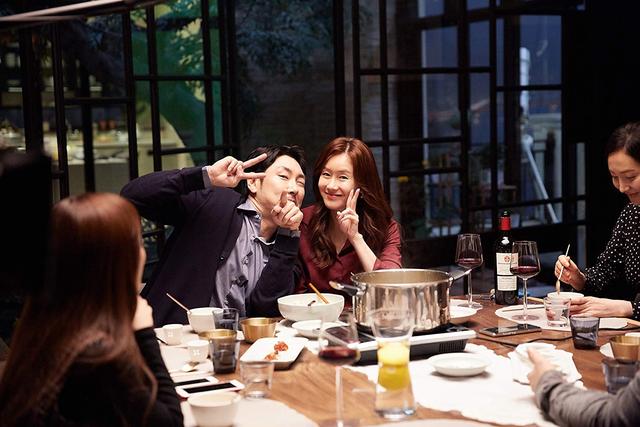 电影完美陌生人讲的什么,电影完美陌生人