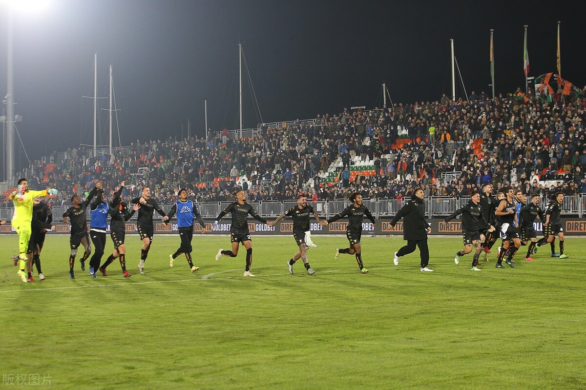 1-0大冷,倒数第二大爆发,仅38%控球仍赢,全场狂欢犹如夺冠