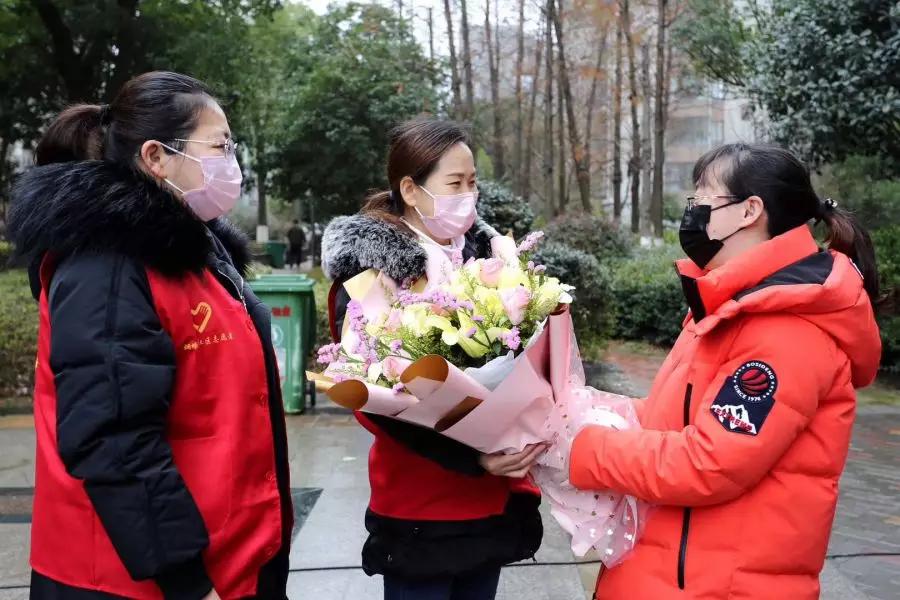 “解除隔离啦！谢谢你们！”14天的温暖守护！我们在一起！