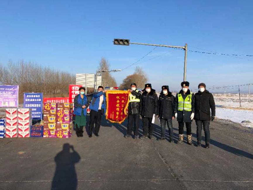 守护温暖共抗疫情荟萃楼珠宝慰问防疫一线工作人员