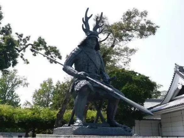 日本刀在战场上的威力,以锋利闻名于世的日本刀