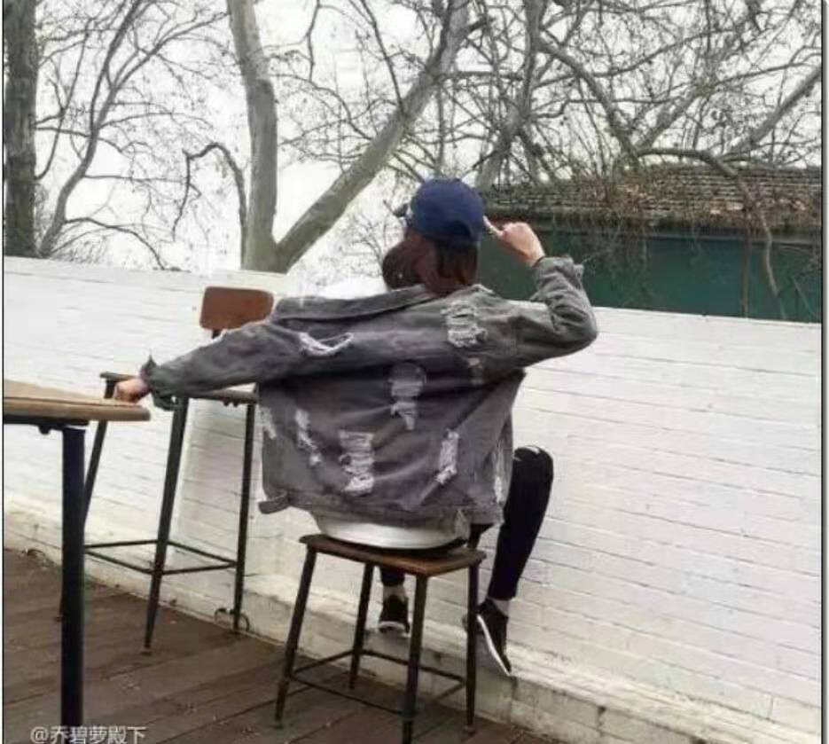 见一面要10万元的超美主播不小心露脸，娇俏萝莉竟变身五旬大妈？