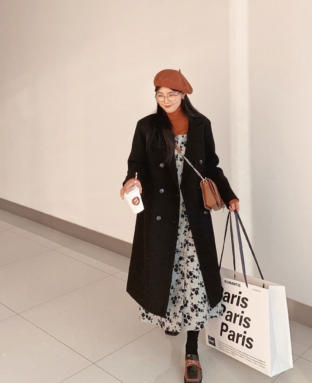 黑色大衣最显气质,黑色大衣比较普遍但越看越耐看