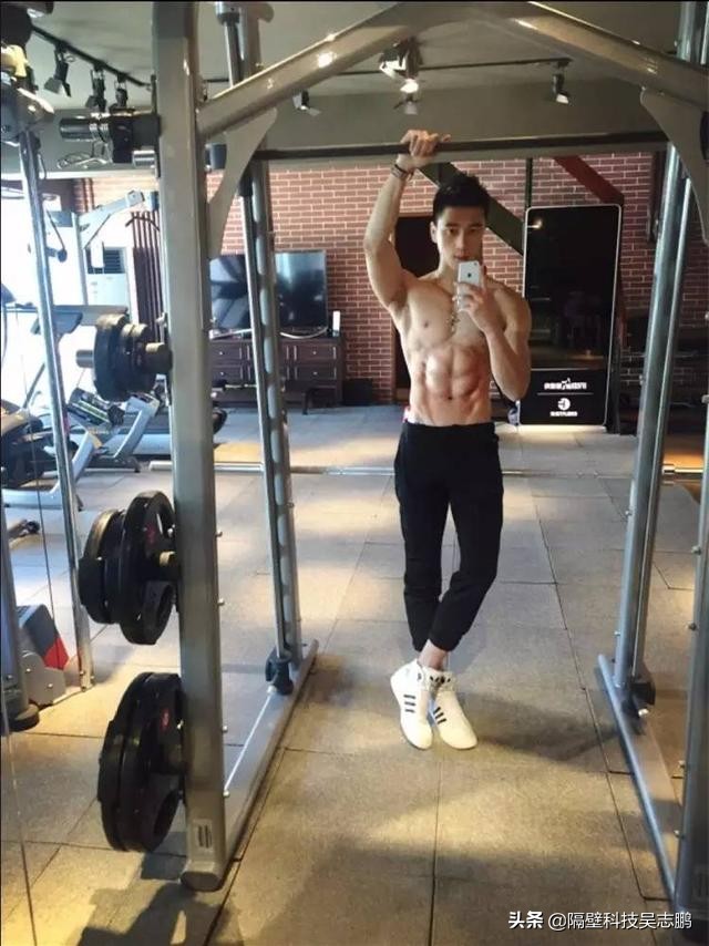 李佳淇，一个身材灰常好的健身教练