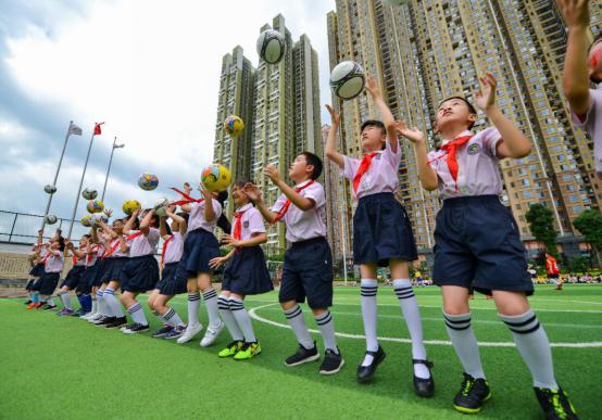最新的青少年足球特色学校,花果园第一小学足球校队