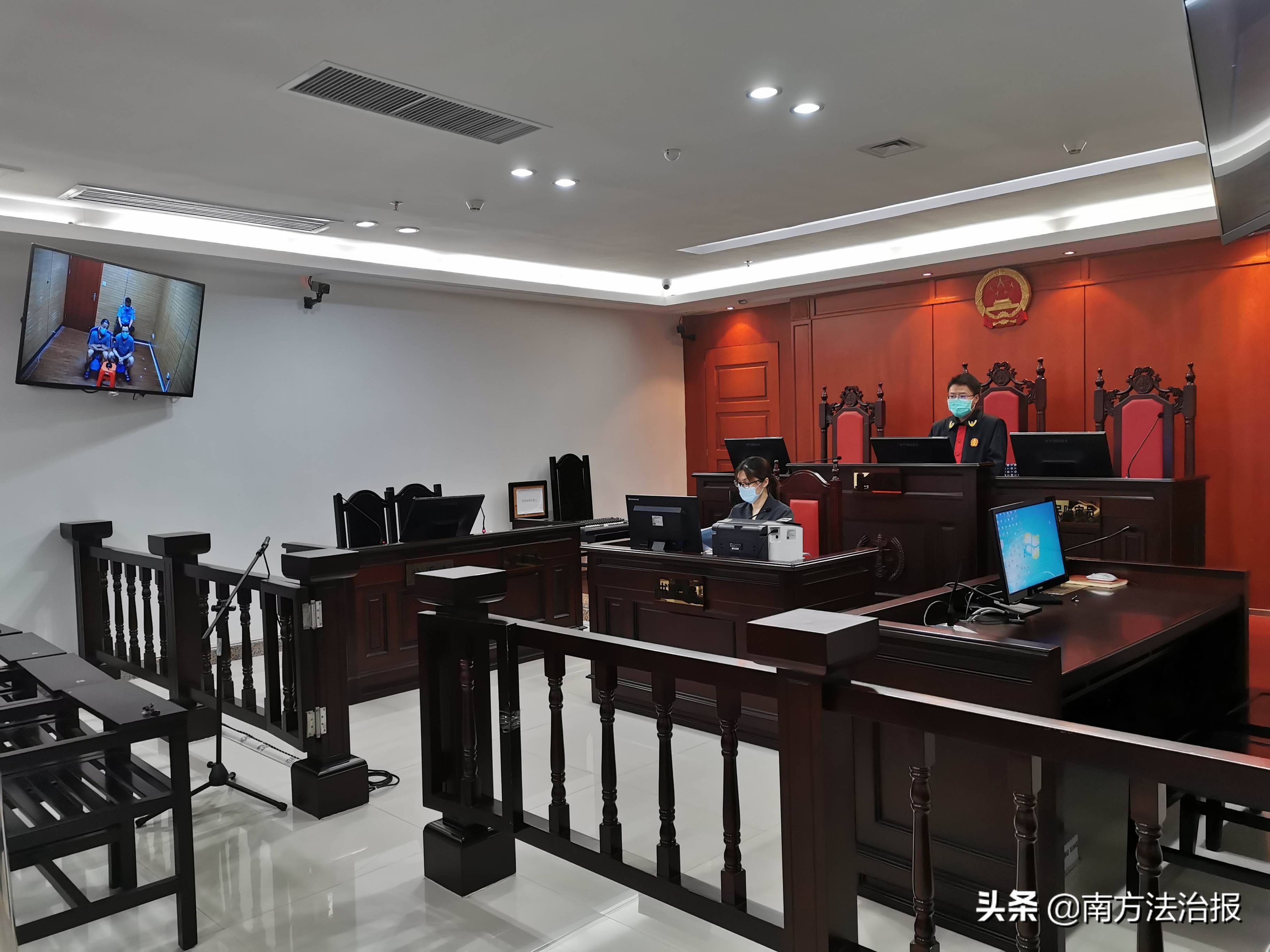 东莞一车贷“套路贷”恶势力犯罪集团两首要分子一审获刑，此前二人正在江西服刑