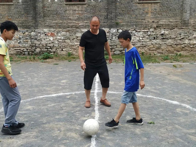 杏坪镇中心小学足球比赛,河南邓州槐树小学足球比赛开幕式