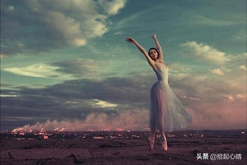 越有层次的女人越不会发朋友圈,过的好的女人不喜欢发朋友圈