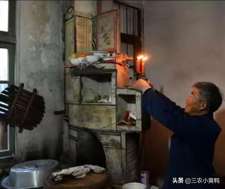 女人过小年为什么不能祭灶,男不拜月女不祭灶哪里的习俗