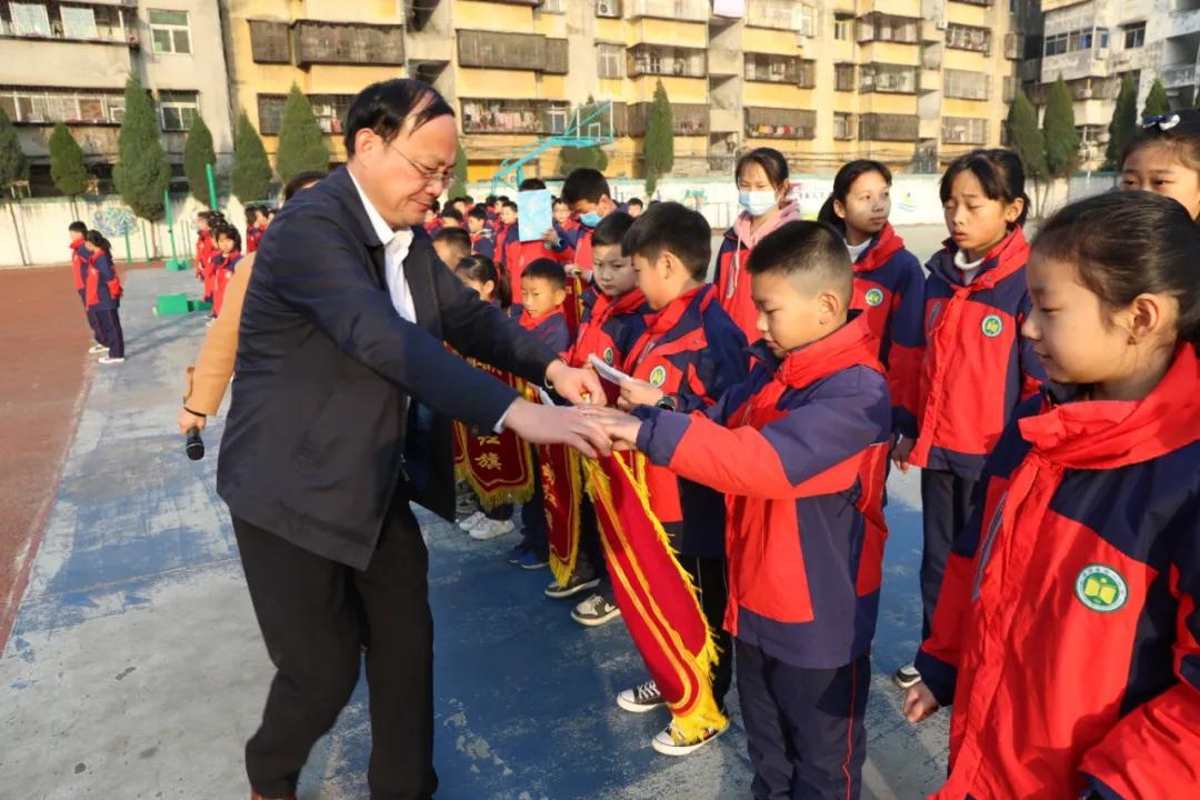 与足球相伴,与快乐同行与快乐相伴