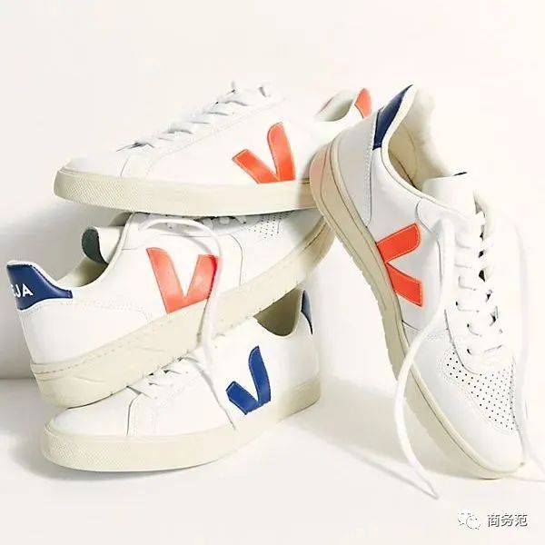 今年最火的10双小白鞋谁穿谁好看,今年最时尚的小白鞋夏天