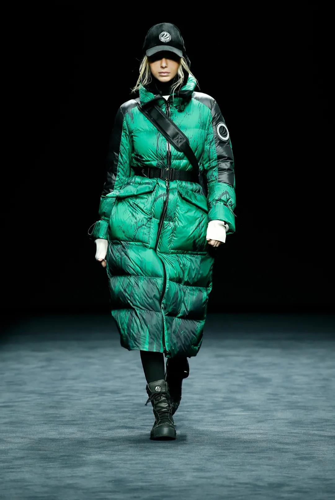 波司登新设计再次出圈？！轻盈+荧光惊艳网友：穿这谁还宅啊