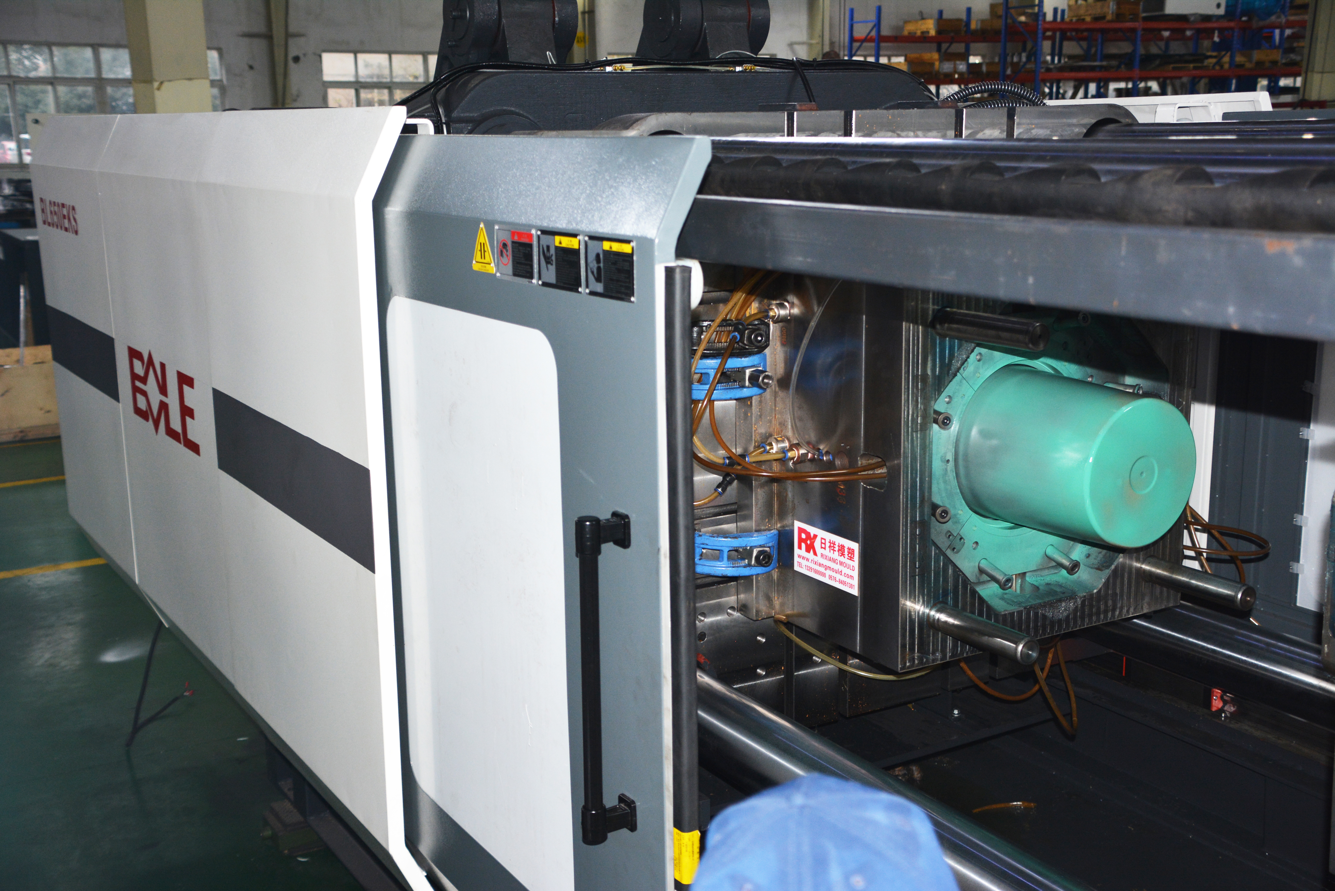 涂料桶生产企业选择哪种注塑机？