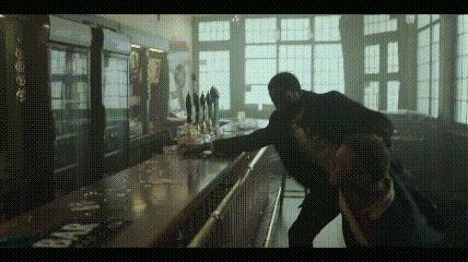 二流剧本，一流动作戏，《突袭》导演这部黑帮剧，太过瘾