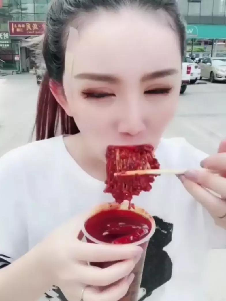 拿命在吃！吃完催吐！如果给你100万，你愿不愿意做吃播？