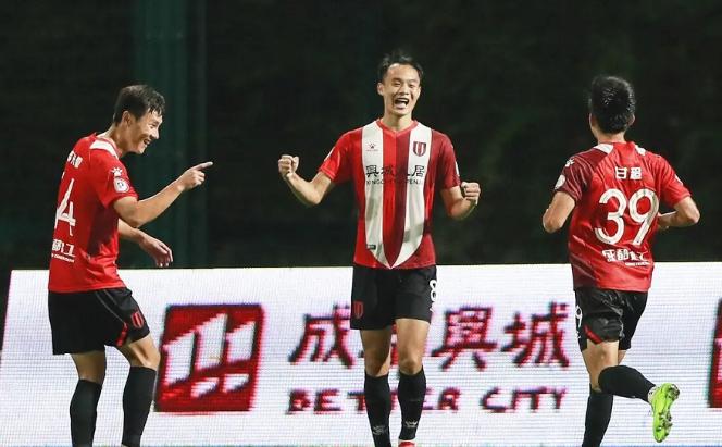 冲超大热已产生，天时地利人和全占了，一条腿已踏入中超