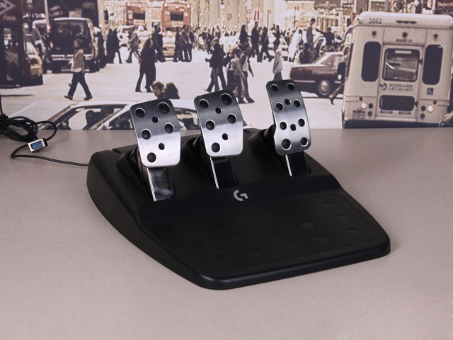 如何修炼成键盘车神?先买一个方向盘!