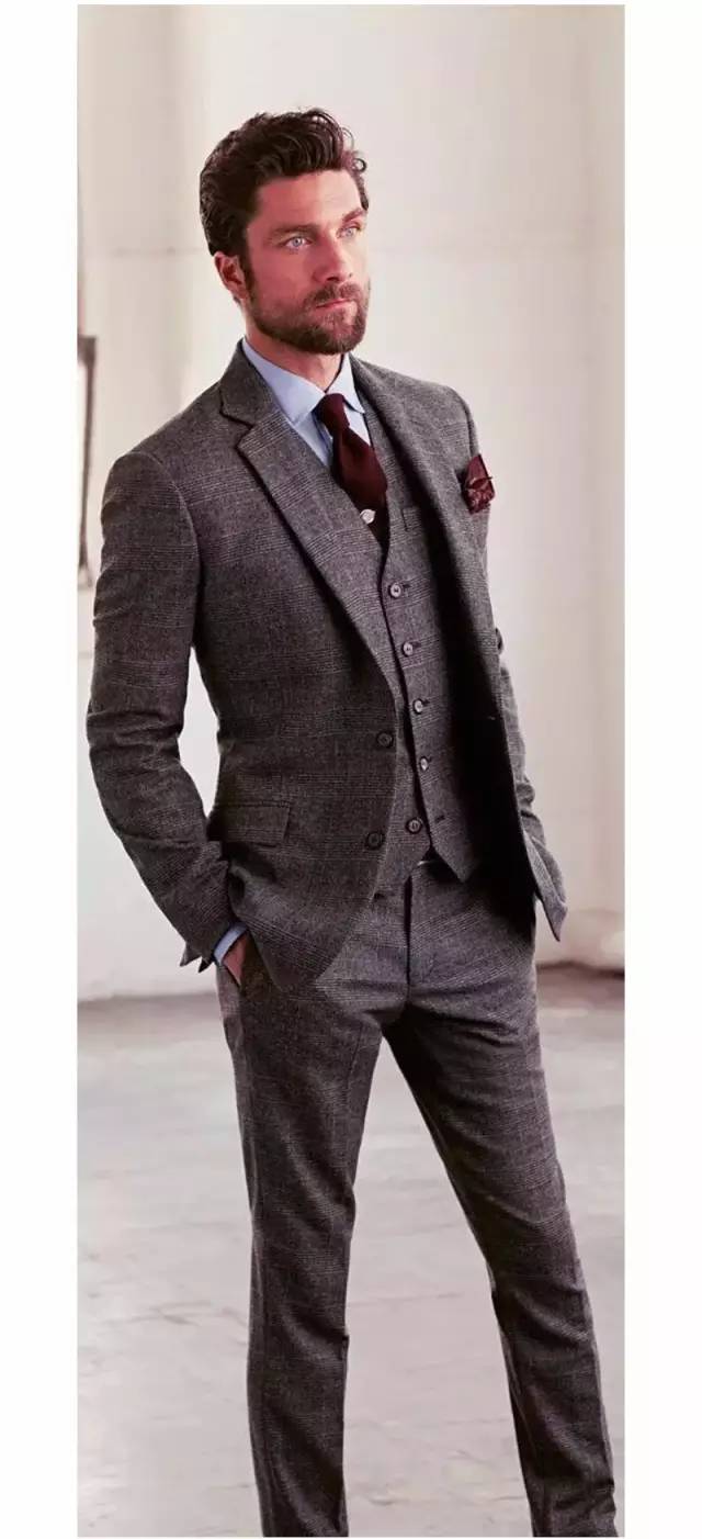 男人都需要一身合适的西装，怎样定制西装才能更加合身？