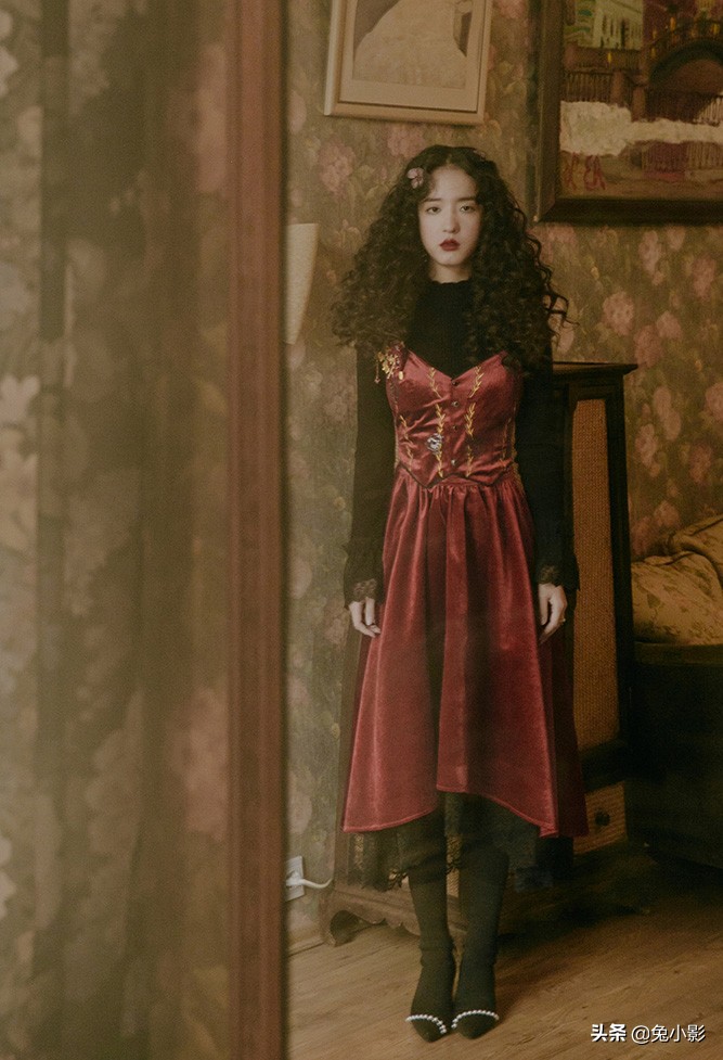 显瘦又有设计感的连衣裙,气质显瘦复古惊艳设计感连衣裙