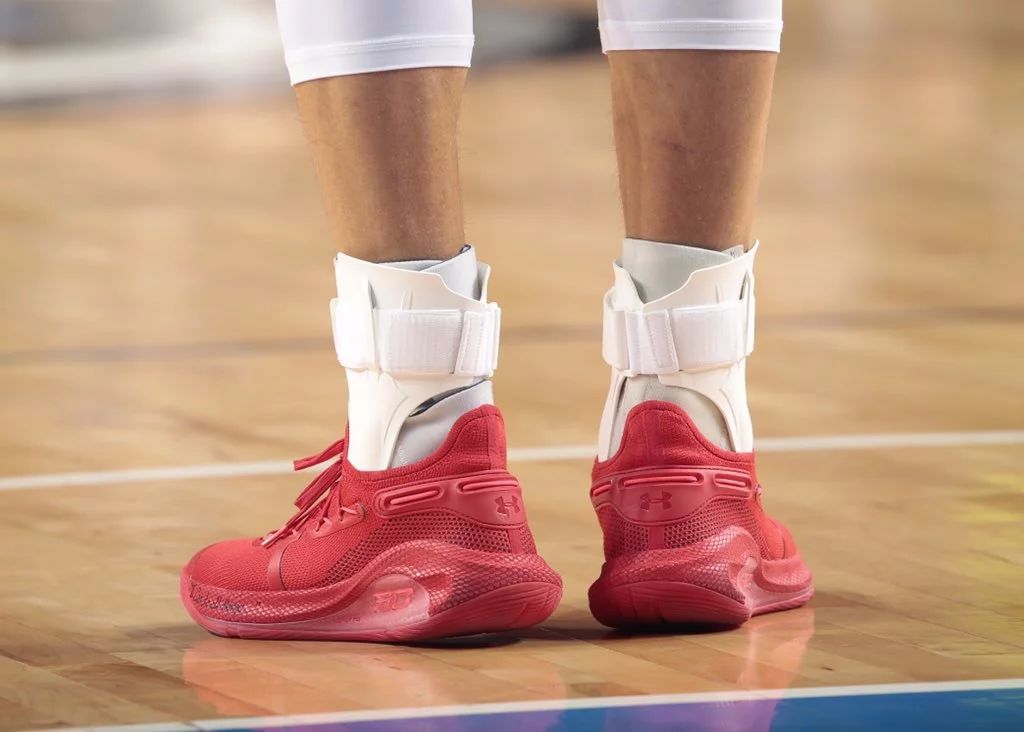 WEN赛场|鞋王上脚两大经典AJ,“Gators”和兔八哥你更爱哪个?