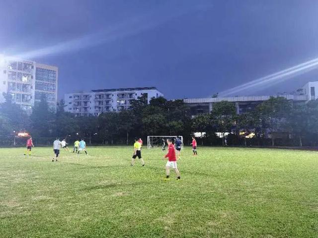 杭州亚运足球场地,杭州有没有标准的足球场