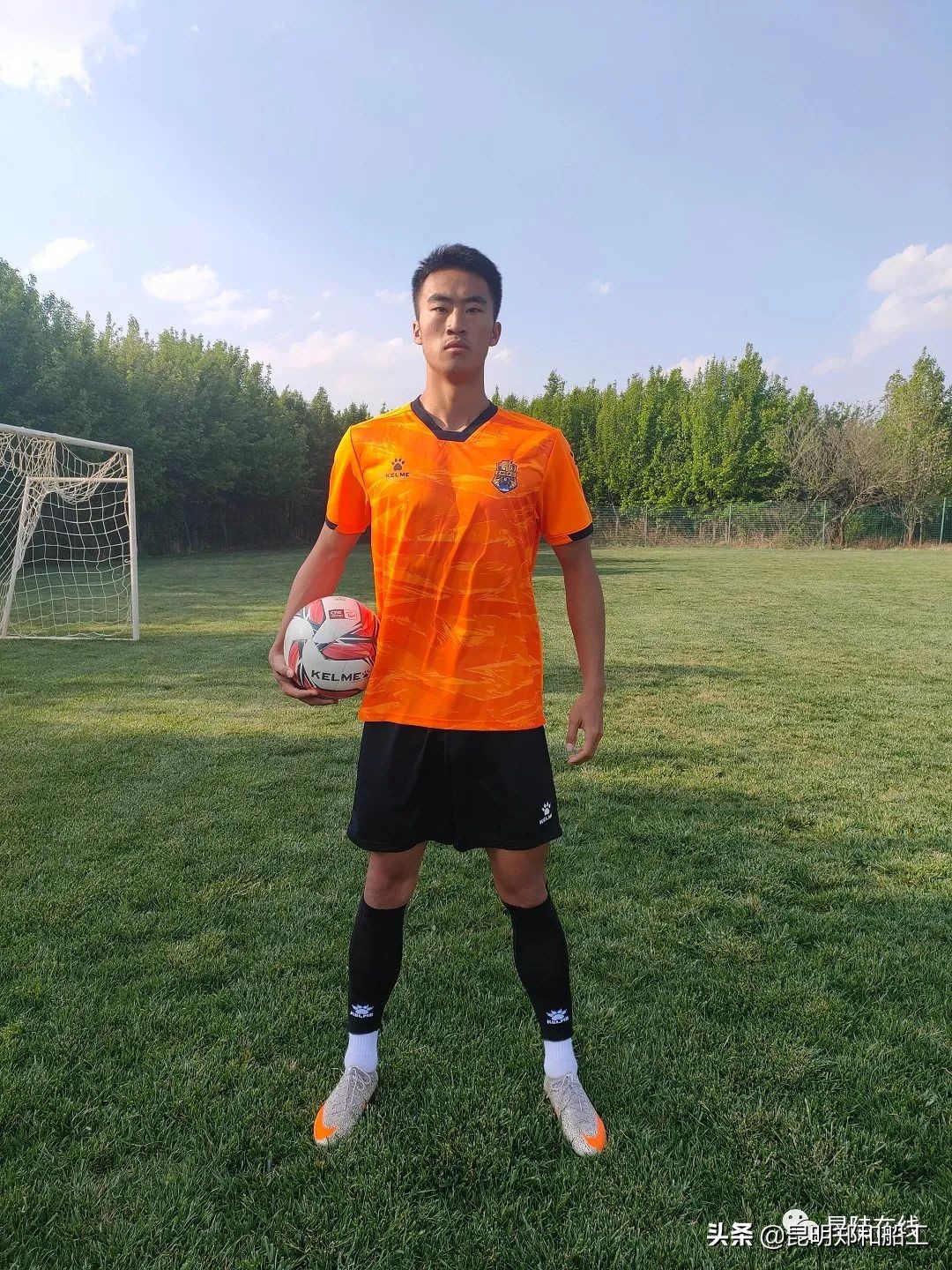 官宣|赵奕豪签约昆明郑和船工足球俱乐部