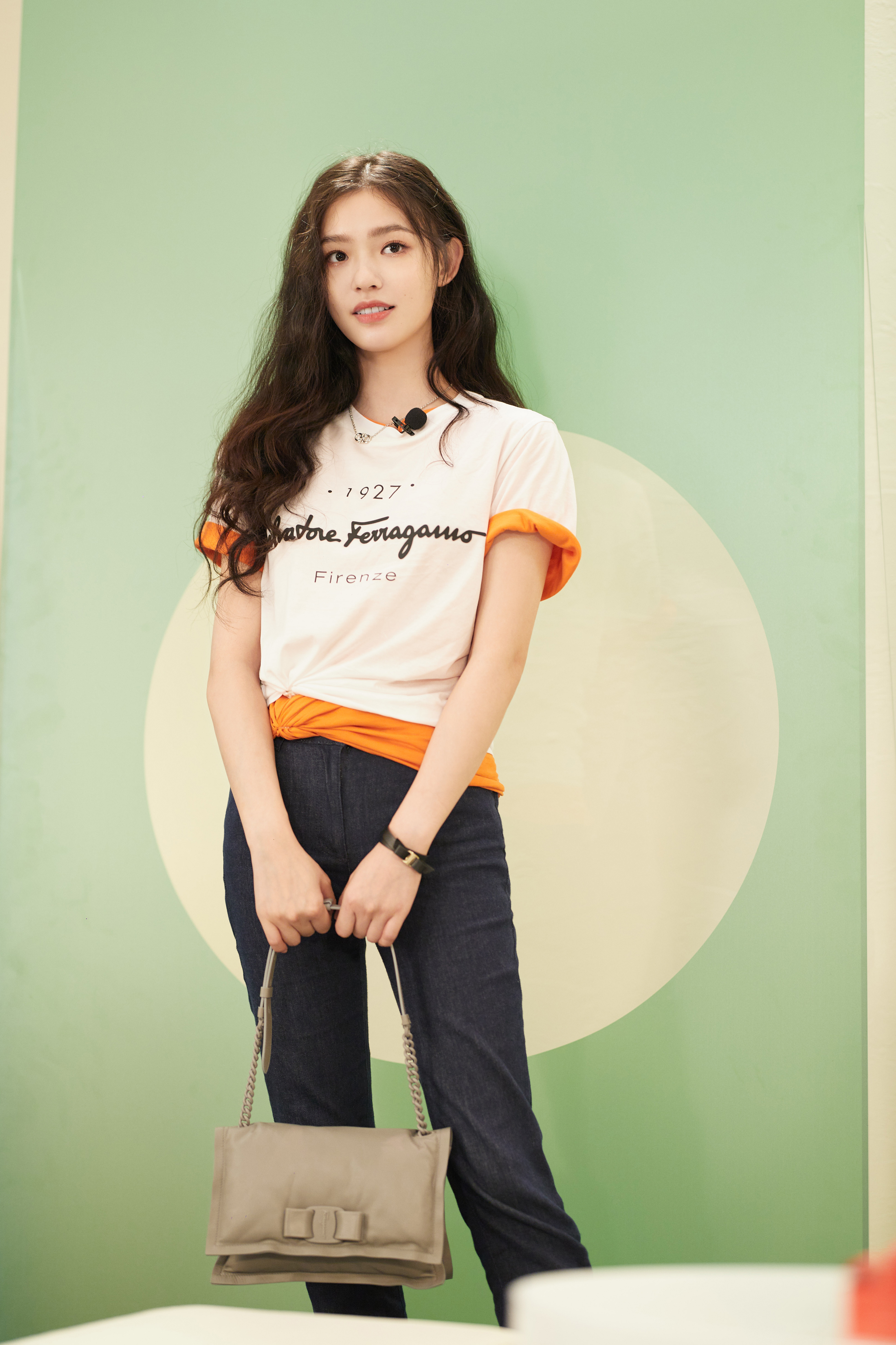 菲拉格慕vivashow直播首秀,菲拉格慕2021巴黎秀场