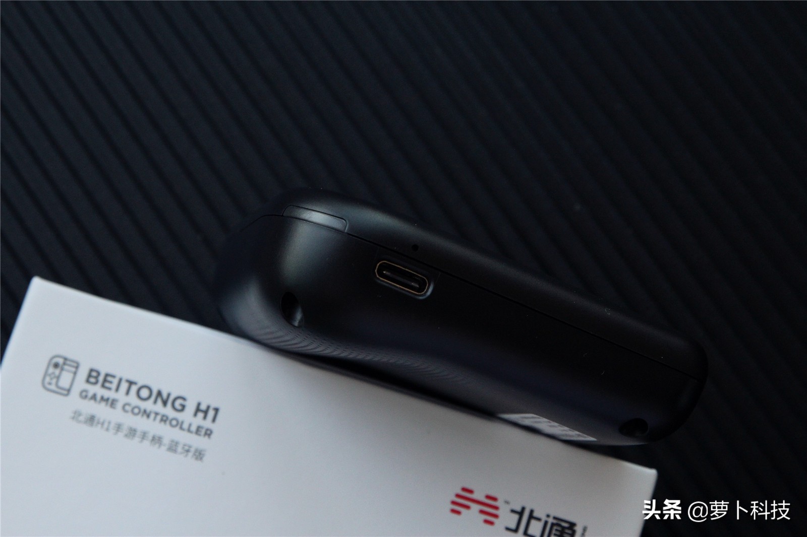 北通h1游戏手柄测评,北通h1手柄玩和平精英怎么锁定