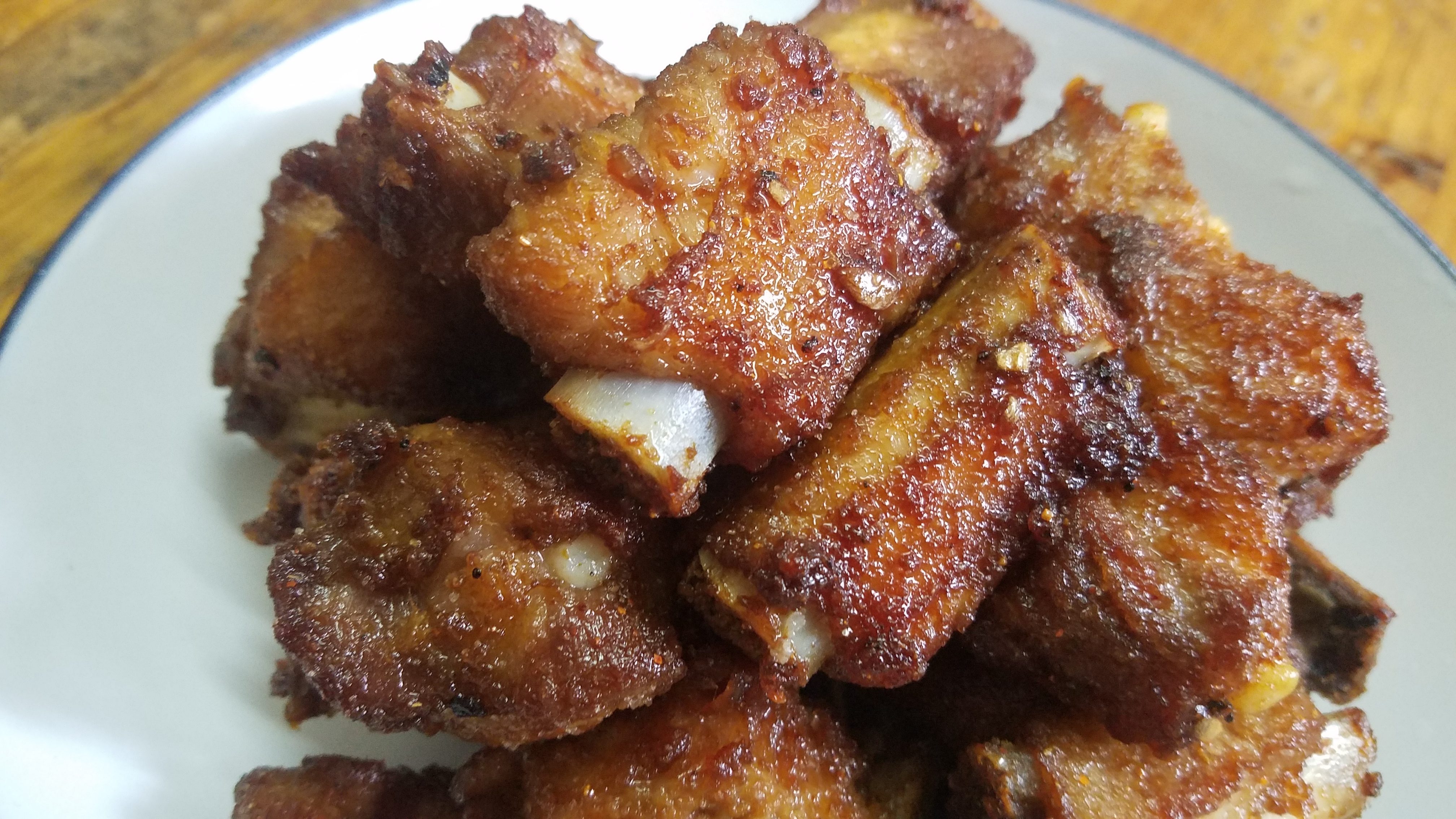 这才是椒盐排骨的家常做法，好吃又好看，味道超棒，2分钟学会