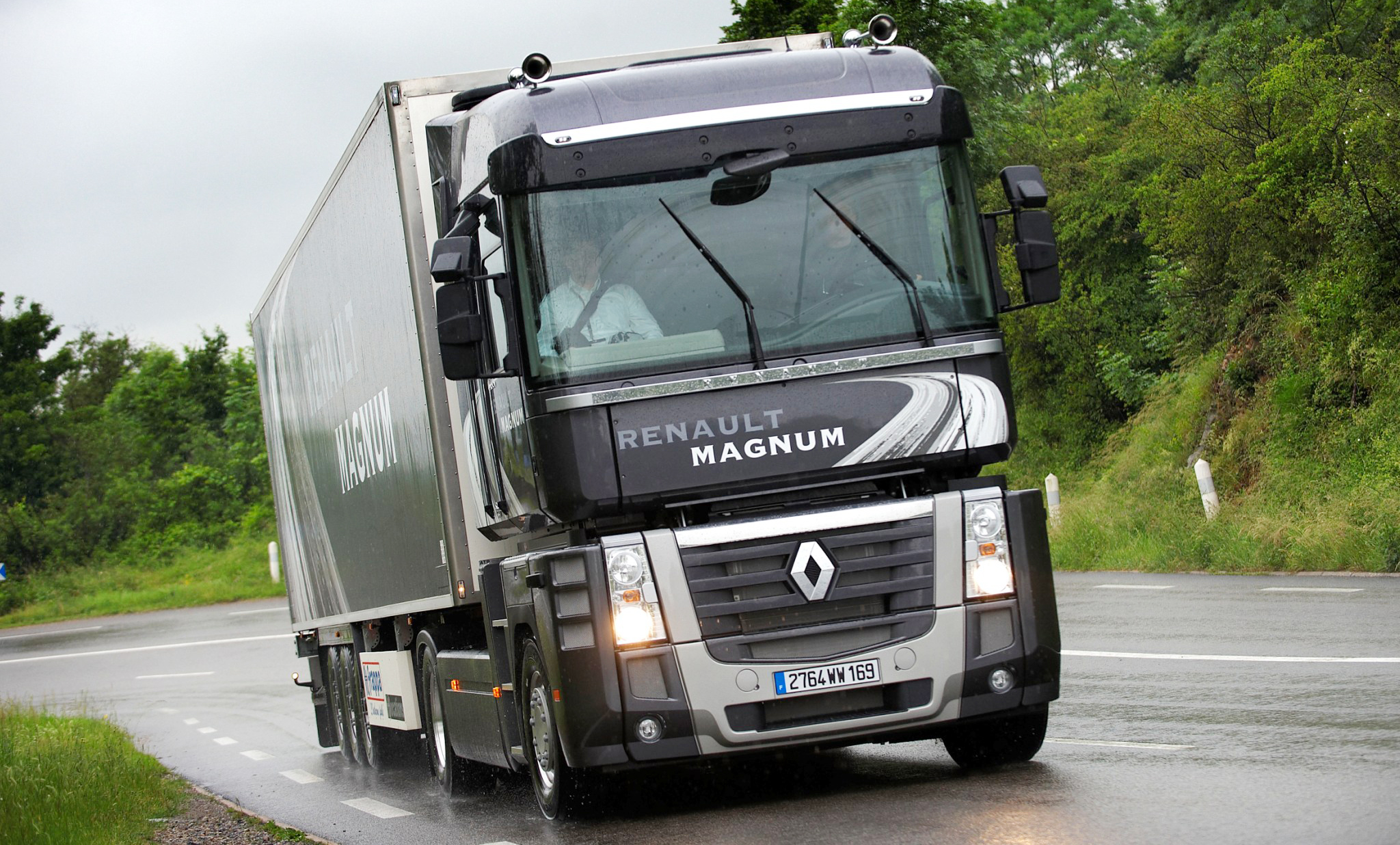 丰田皇冠是什么级别的车,丰田有个suv前面是皇冠