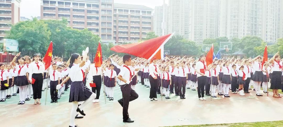 龙文到底是谁,龙文是谁演唱的