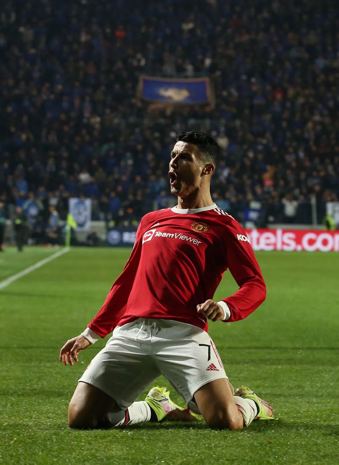 逗妹吐槽：C罗回曼联来养老？这明明是被啃老