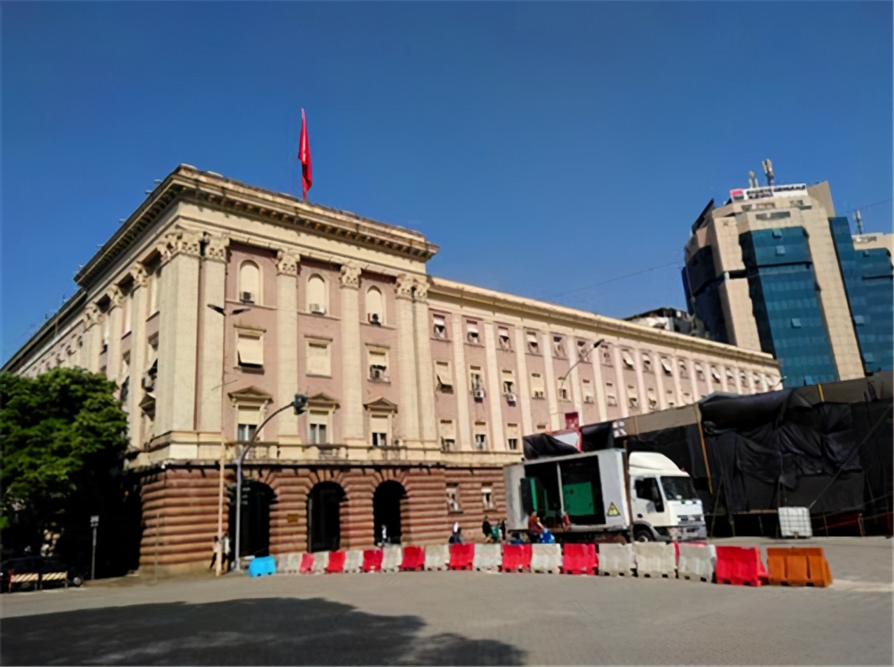 阿尔巴尼亚的庞氏大骗局,阿尔巴尼亚庞氏骗局讲解视频