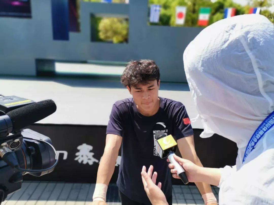 跑酷比赛高手视频,跑酷高手齐聚重庆