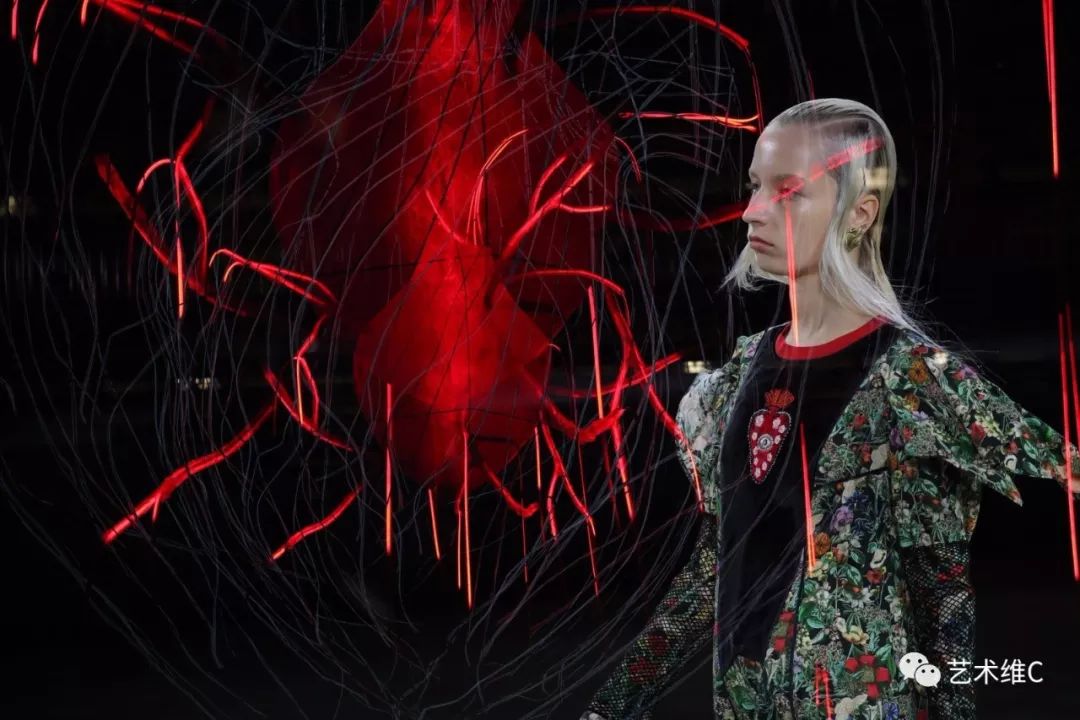 长得帅的人,事业都会成功!艺术家丁勇与他的冒险人生