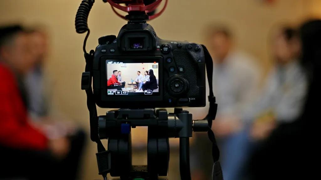 这群广州年轻人，为让下一代讲粤语，已日更了2000个睡前故事