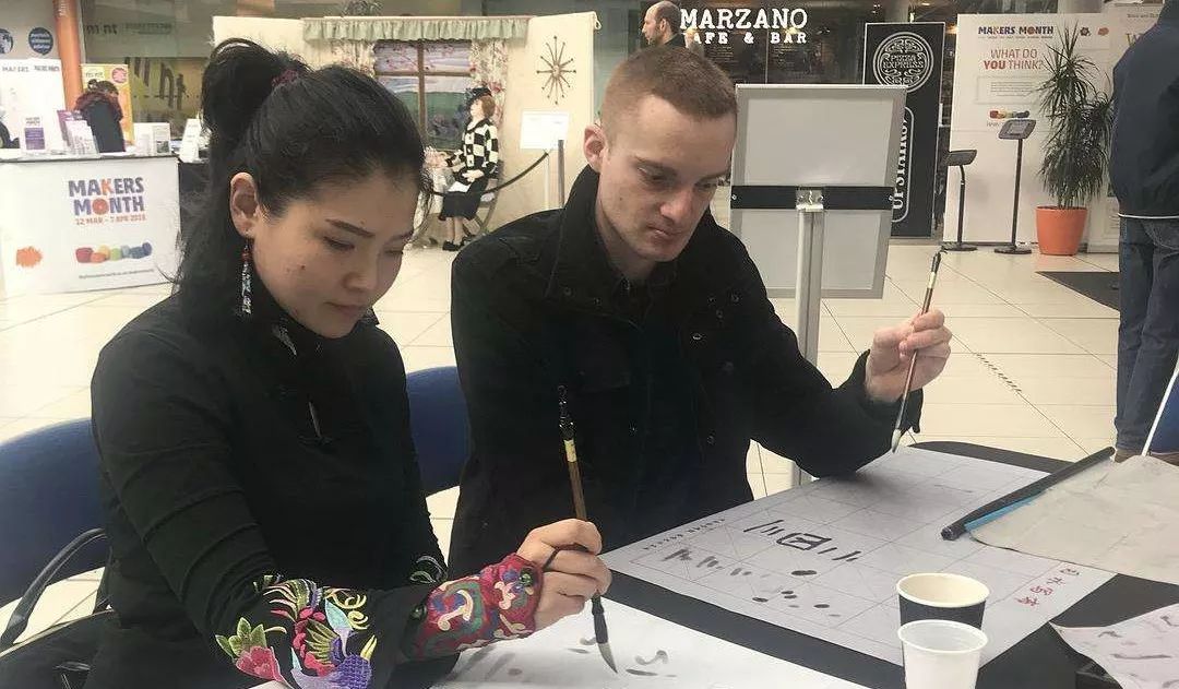 “你好吗kneehowma”，原来老外是这样学中文的，看完快笑死了