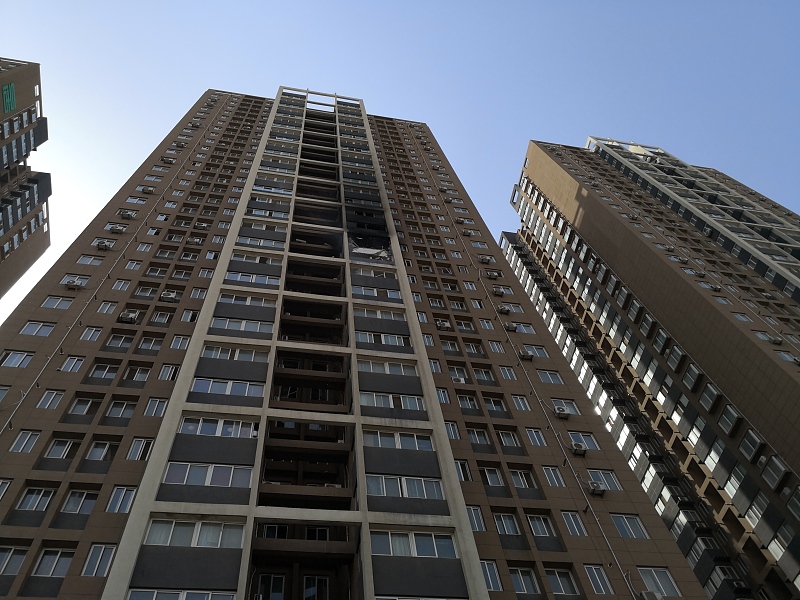 一楼和顶楼真的都不能选吗,买房子为什么不买顶楼以下三层