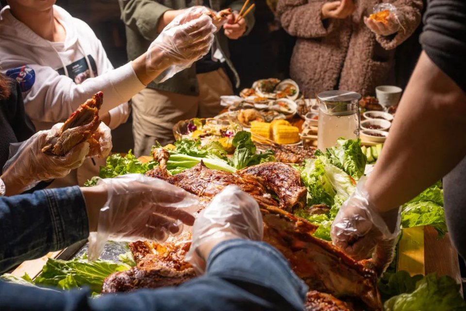 木屋烧烤烤全羊价格表,木屋全羊烧烤