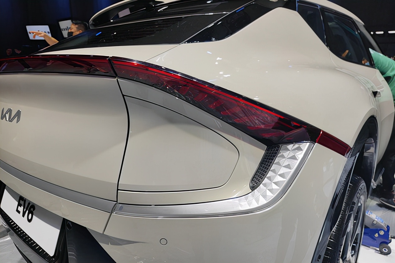 璧蜂簹ev6浜浉涓婃捣杞﹀睍鏂拌璁¢珮缁埅,鏂版璧蜂簹ev6姝e紡鍏竷