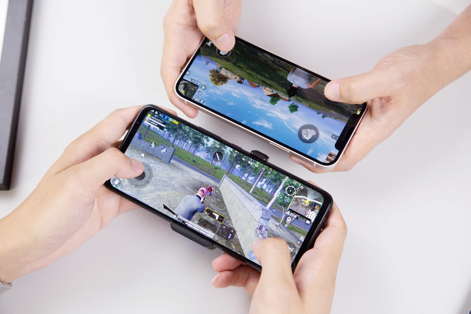 玩游戏的手机rog,玩手游买rog掌机还是手机