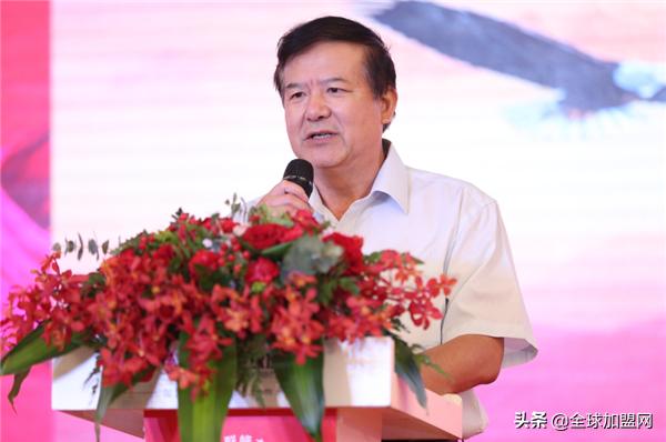 永立群峰之巅全球加盟网15周年庆典激励奋进