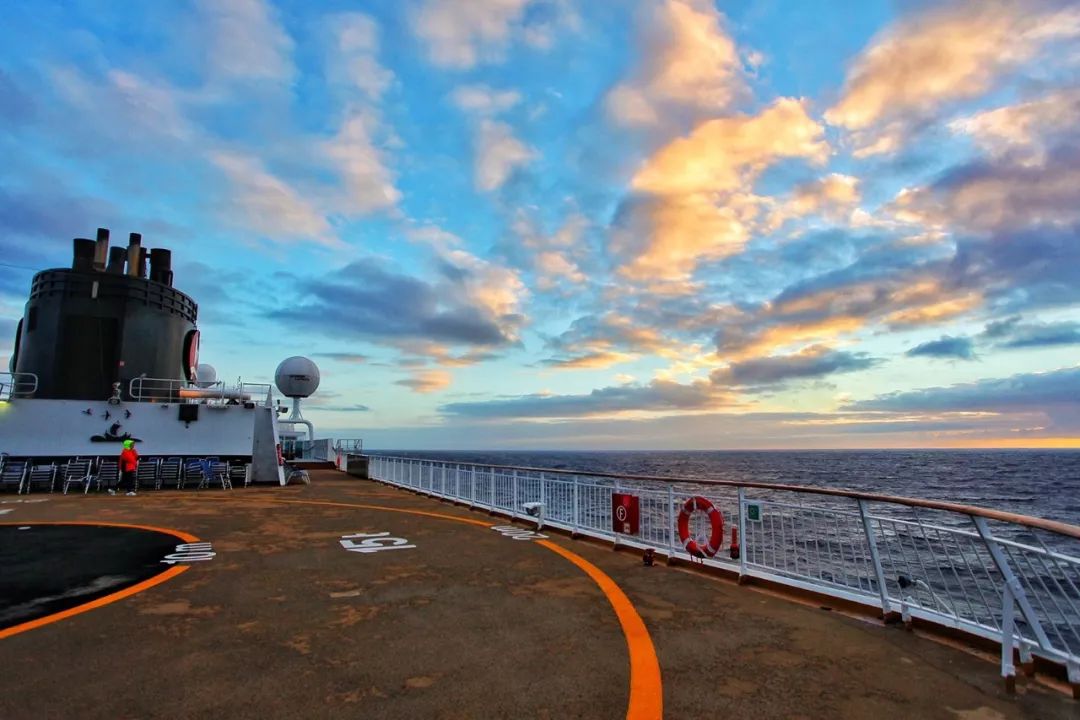 日本防疫钻石公主号邮轮,日本钻石公主号邮轮海上漂多久