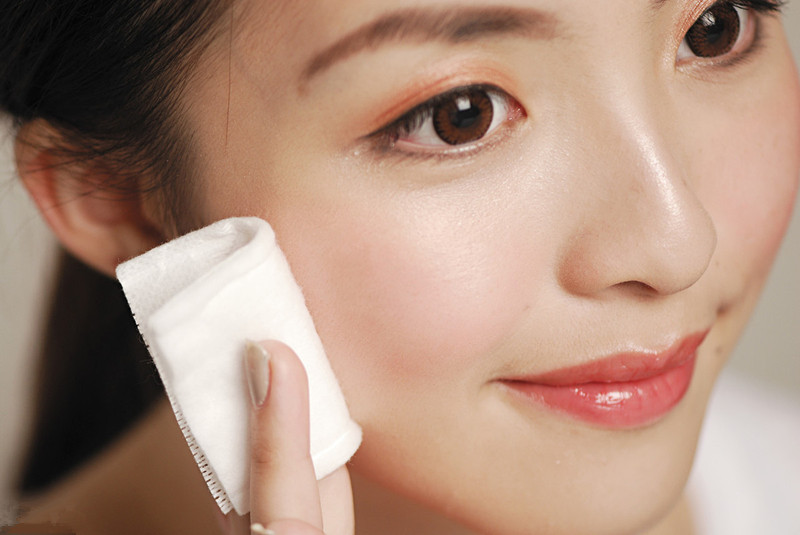 皮肤老是感觉有点刺痒,皮肤表面摸起来疙疙瘩瘩刺痒